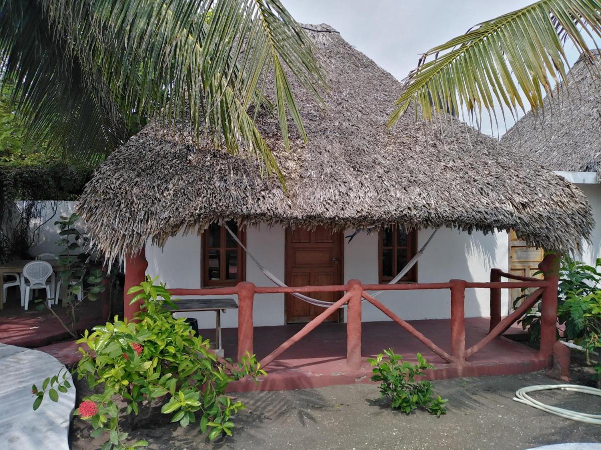 Bungalows Familiares Monterrico Exterior foto
